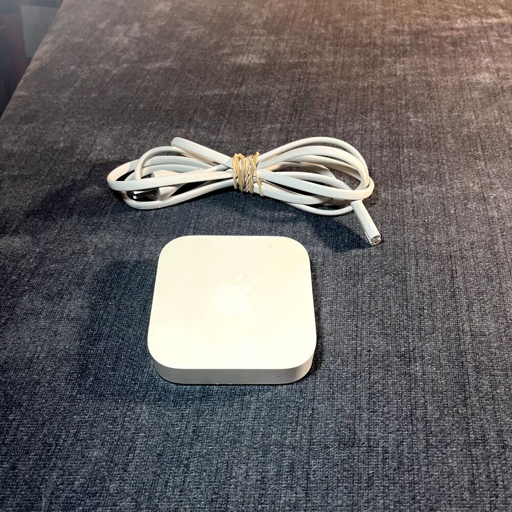 Apple Airport Express Base Station Wi-Fi Router 2nd Gen Model A1392 w/c7 cord